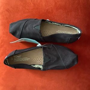 TOMS NWT Shoes - Black 9